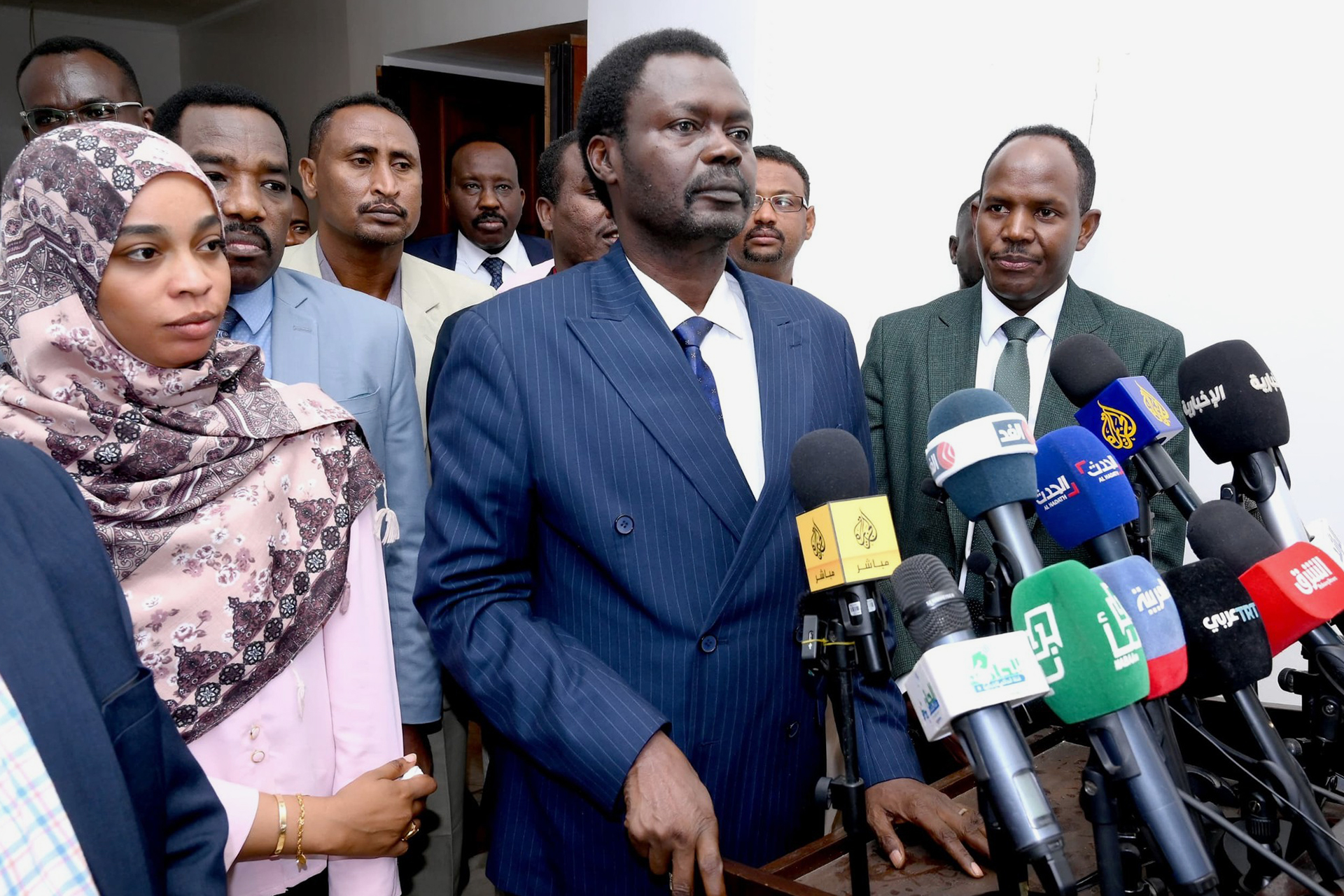 هل تقود عملية نيون إلى توافق بين الفرقاء السودانيين؟