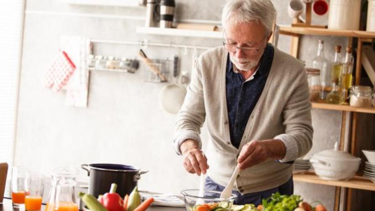 هل الصحة تاج على رؤوس الأغنياء؟ دراسة تحذر من أن الضغوط المالية تهدد القلب