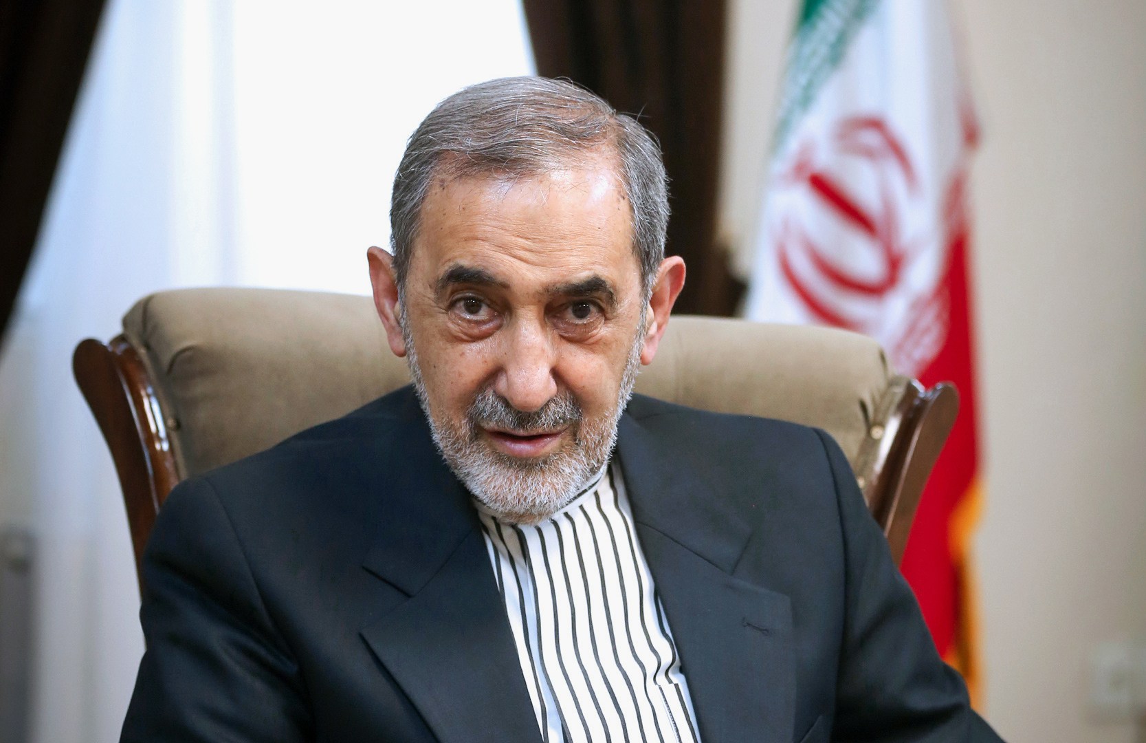 مستشار خامنئي: إيران ستدعم حزب الله بحزم