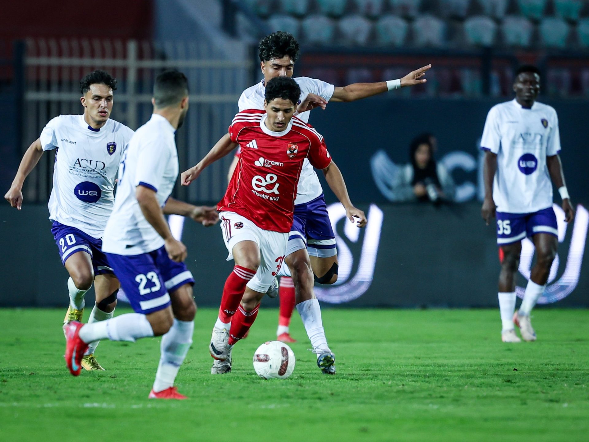فريق مغمور يصدم الأهلي ويقصيه مبكرا من كأس مصر