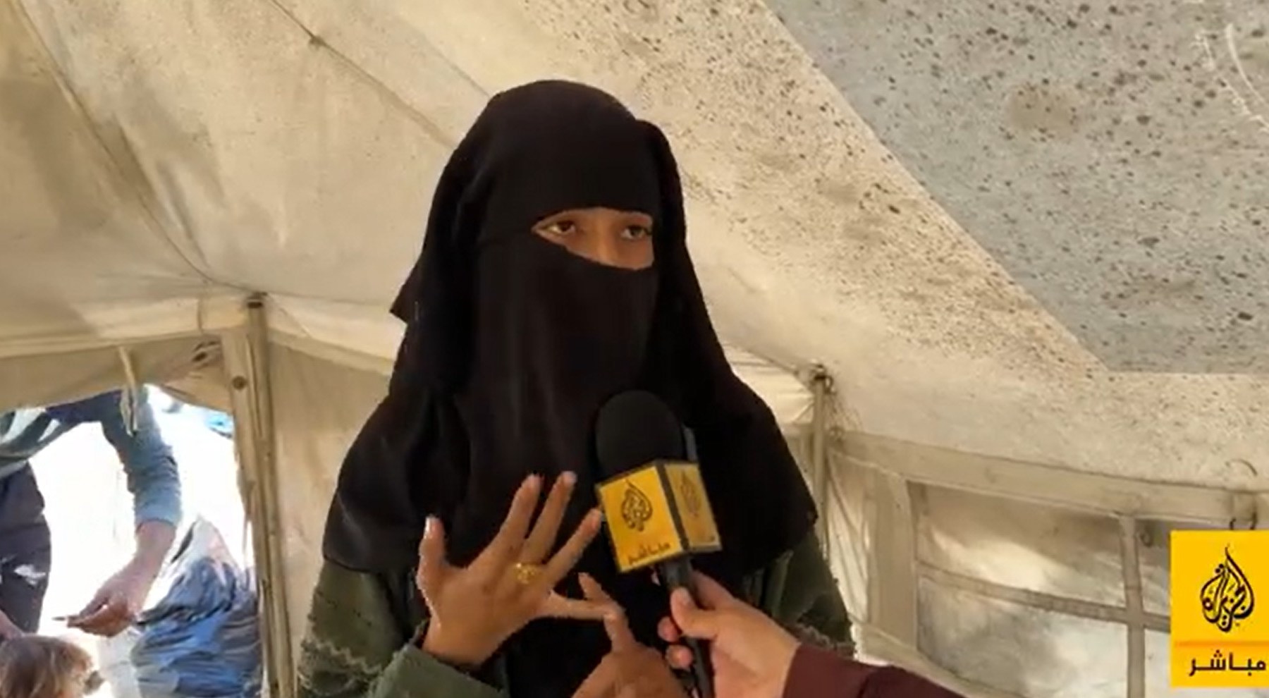 معاناة أم غزاوية تنتظر مولودها في خيمة مهترئة وبرد قاس