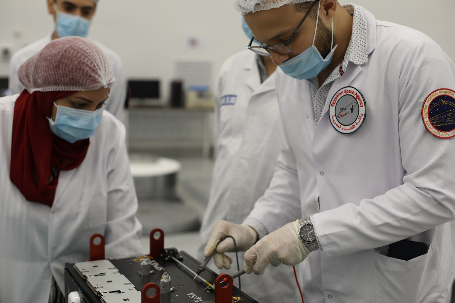 مصر تطلق "قمرا صناعيا نانويا" لدراسة الغلاف الجوي وأثر الشمس