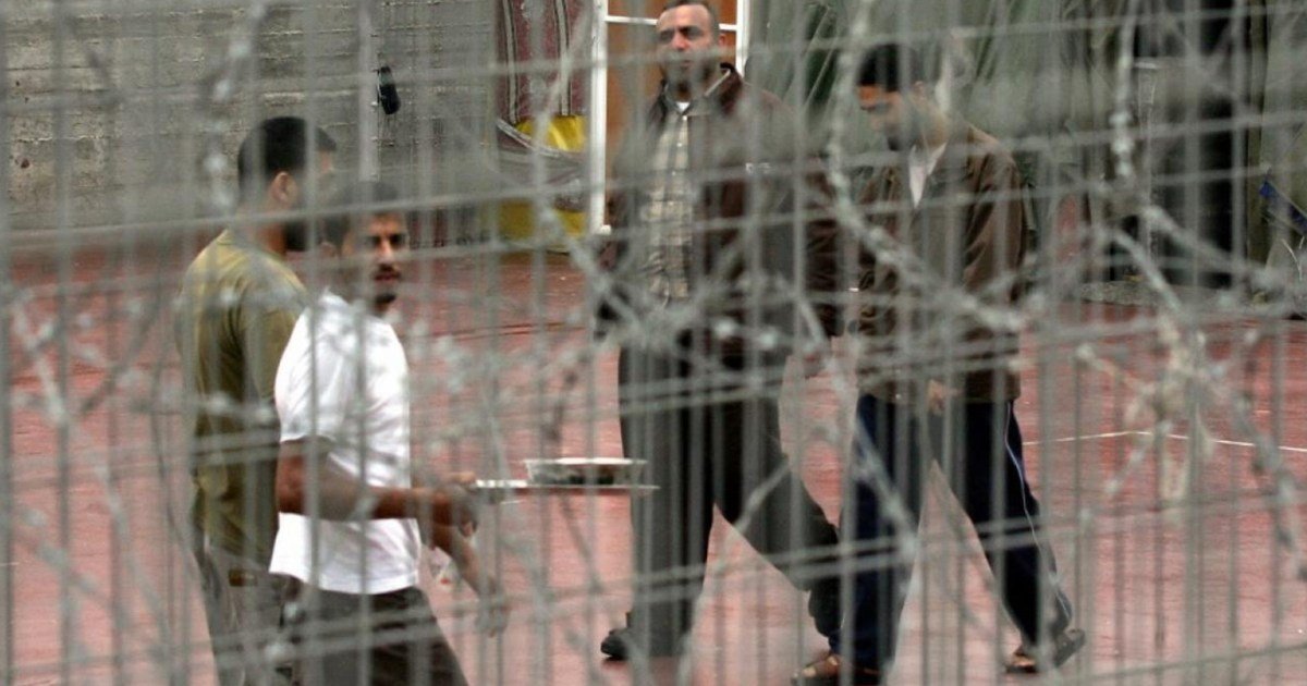 هيئة فلسطينية: أسيران مريضان يواجهان ظروفا كارثية بسجون الاحتلال 1 3 8