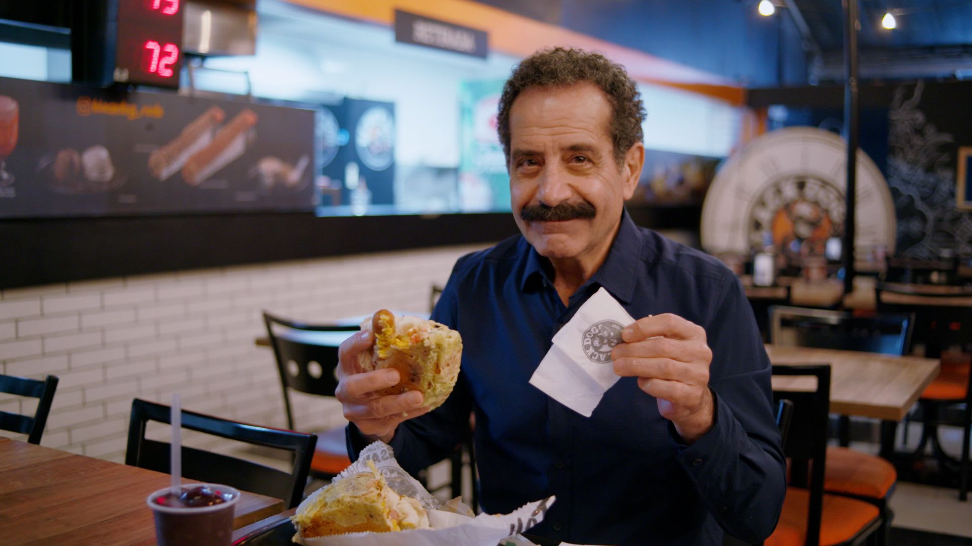 اكتشاف مفاجئ للممثل توني شلهوب..البيتزا تلتقي بالهوت دوغ بشطيرة واحدة