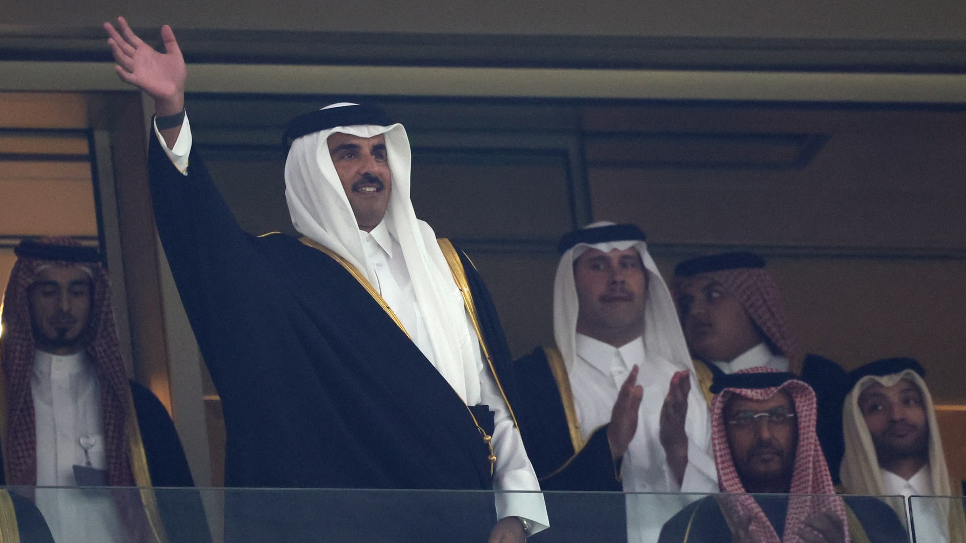 أول تعليق من أمير قطر بعد خسارة بلاده من المنتخب الفلسطيني في كأس العرب