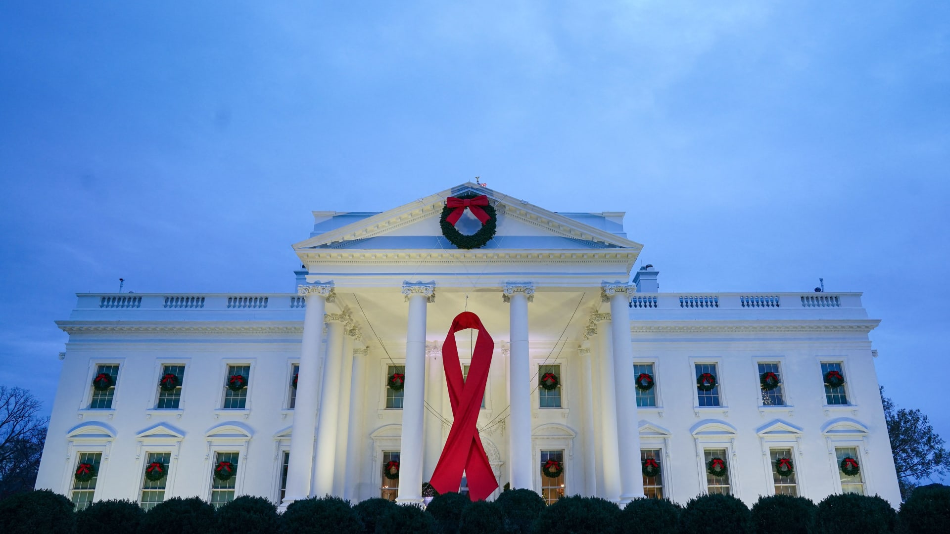 إدارة ترامب لم تشارك في إحياء اليوم العالمي للإيدز.. ومسؤول أمريكي يوضح السبب