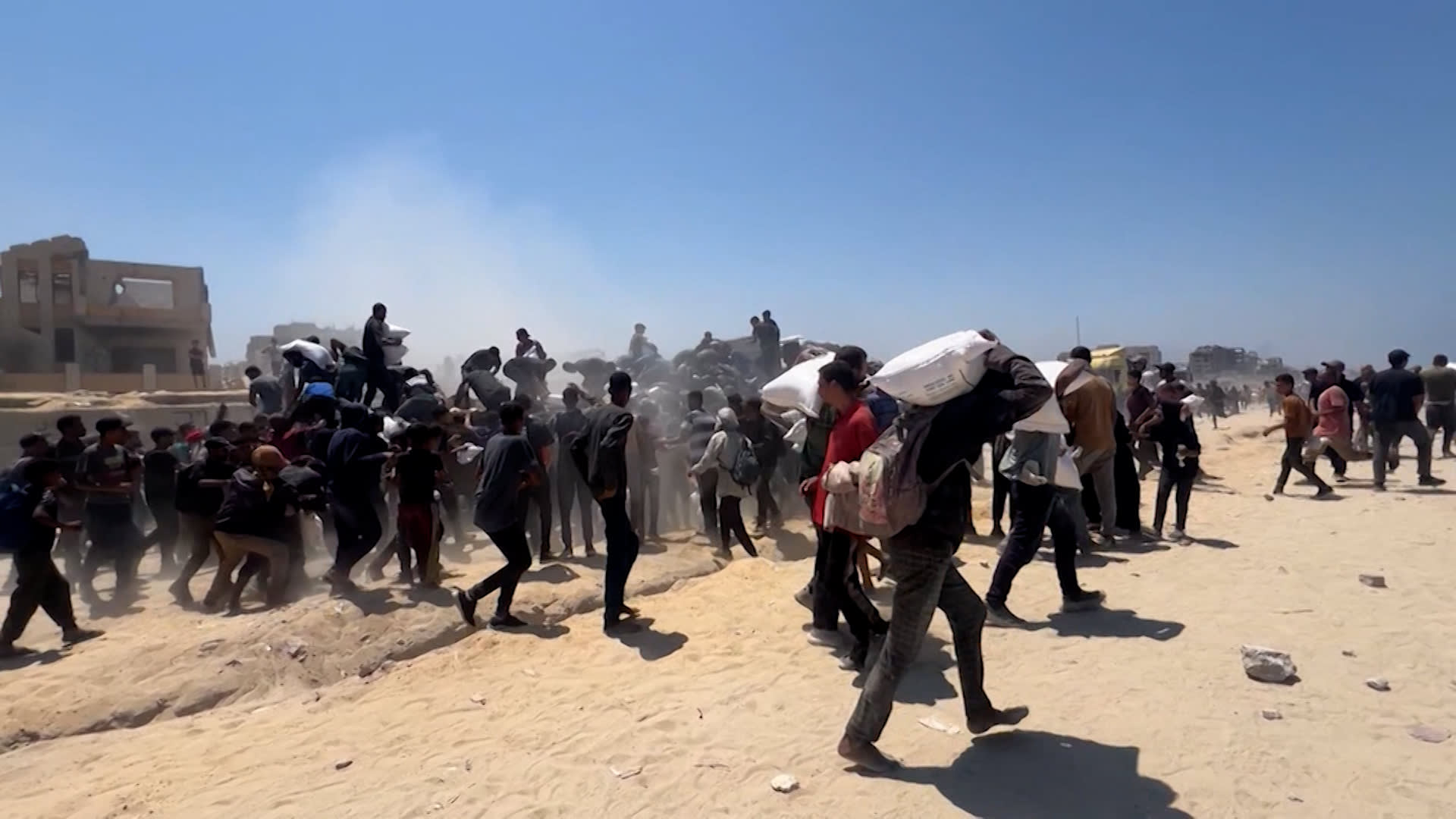 جثثٌ مُجرَّفةٌ ومقابرٌ مجهولة.. تحقيق لـCNN حول مصير الباحثين عن المساعدات المفقودين في غزة