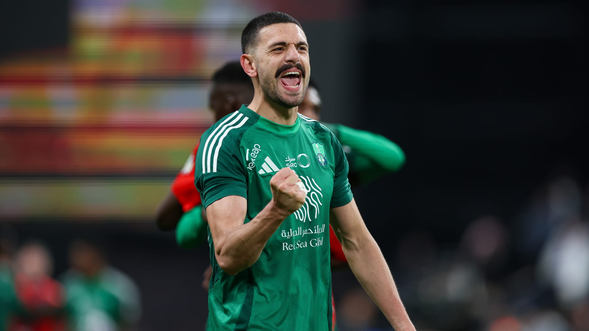 أول تعليق من ديميرال بعد تجديد عقده مع الأهلي السعودي