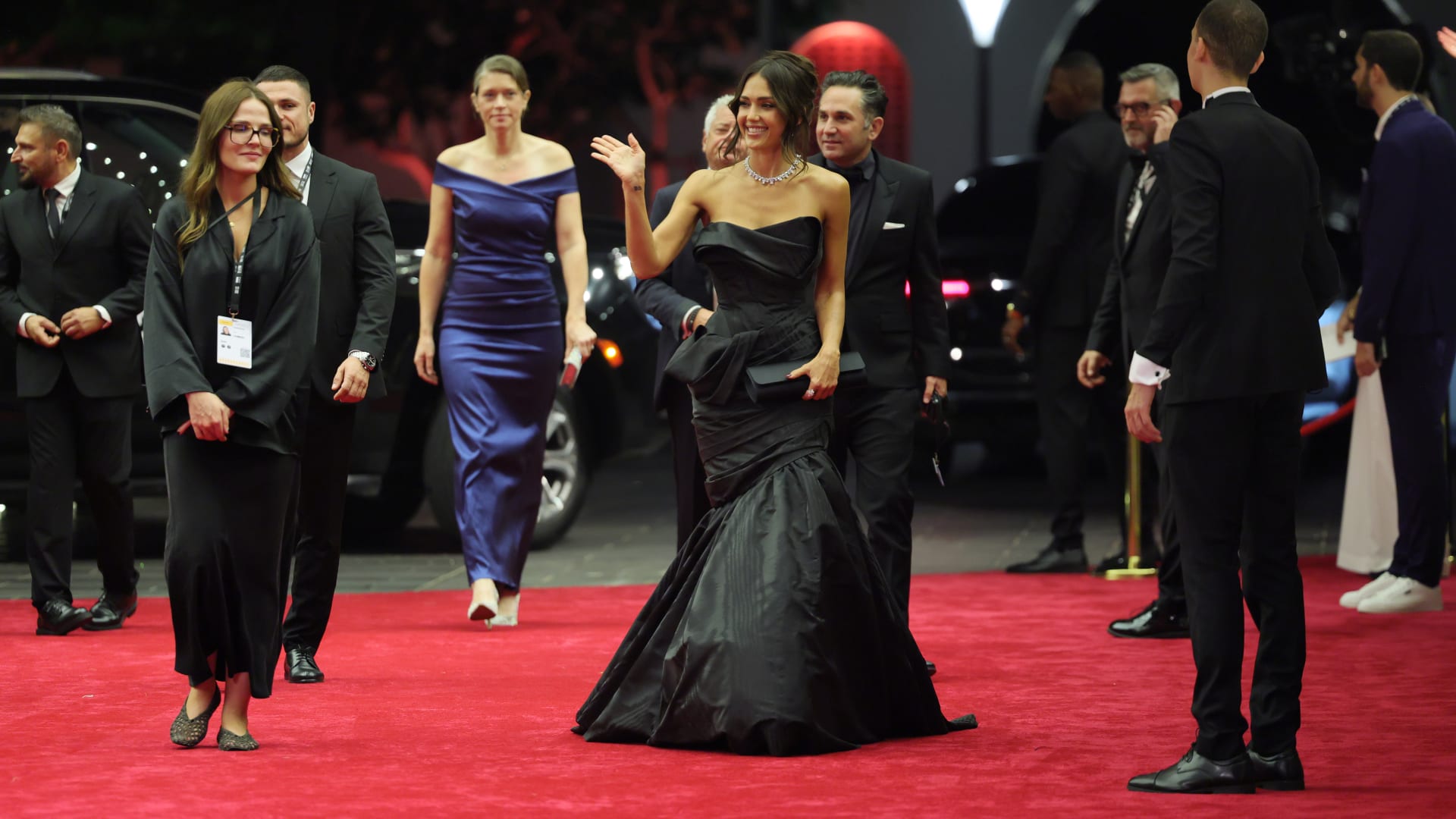 أبرز إطلالات مشاهير الموضة والسينما في حفل مهرجان البحر الأحمر