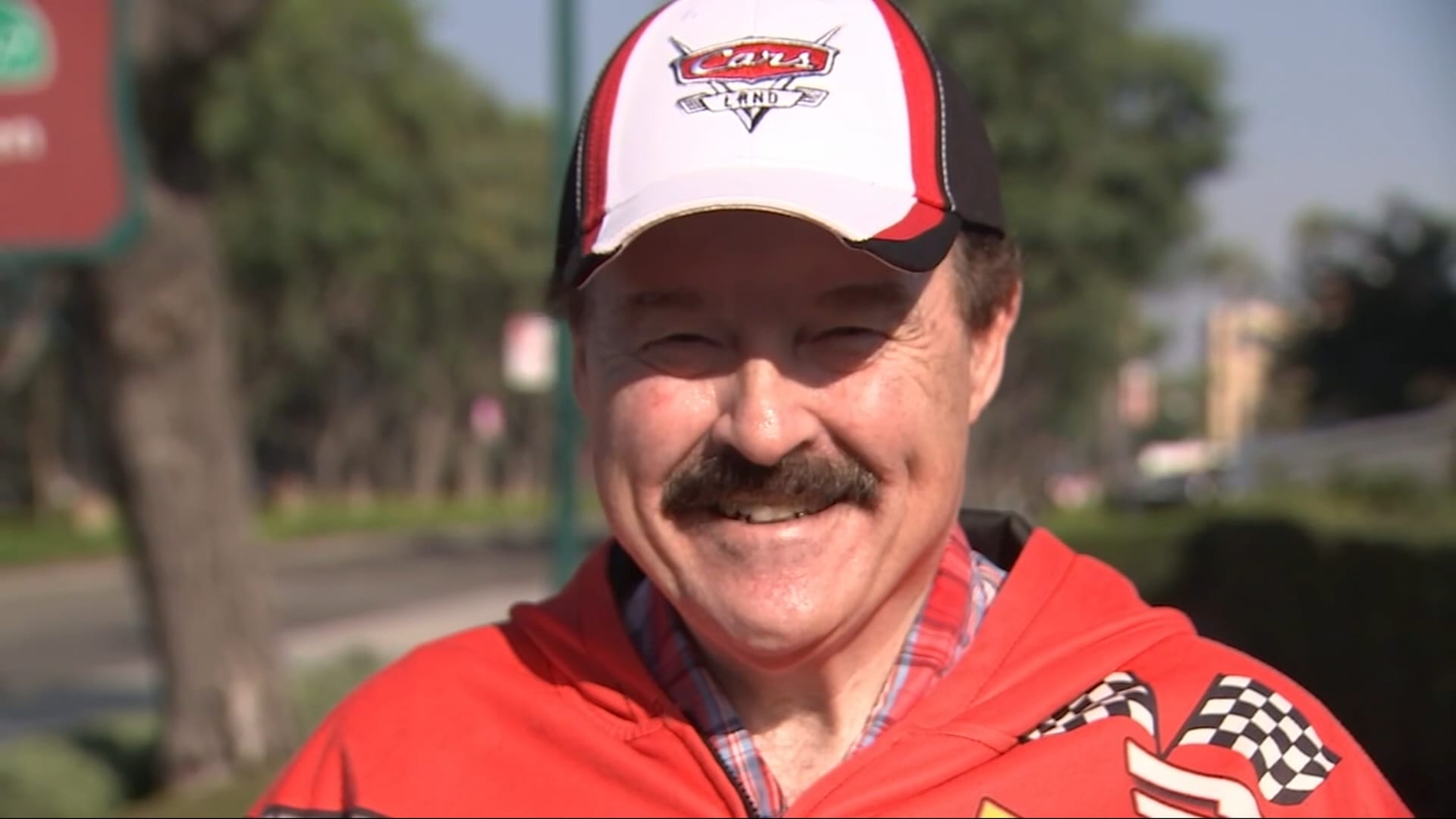 رقم قياسي عالمي جديد في ديزني لاند.. لن تصدق كم مرة ركب هذه اللعبة