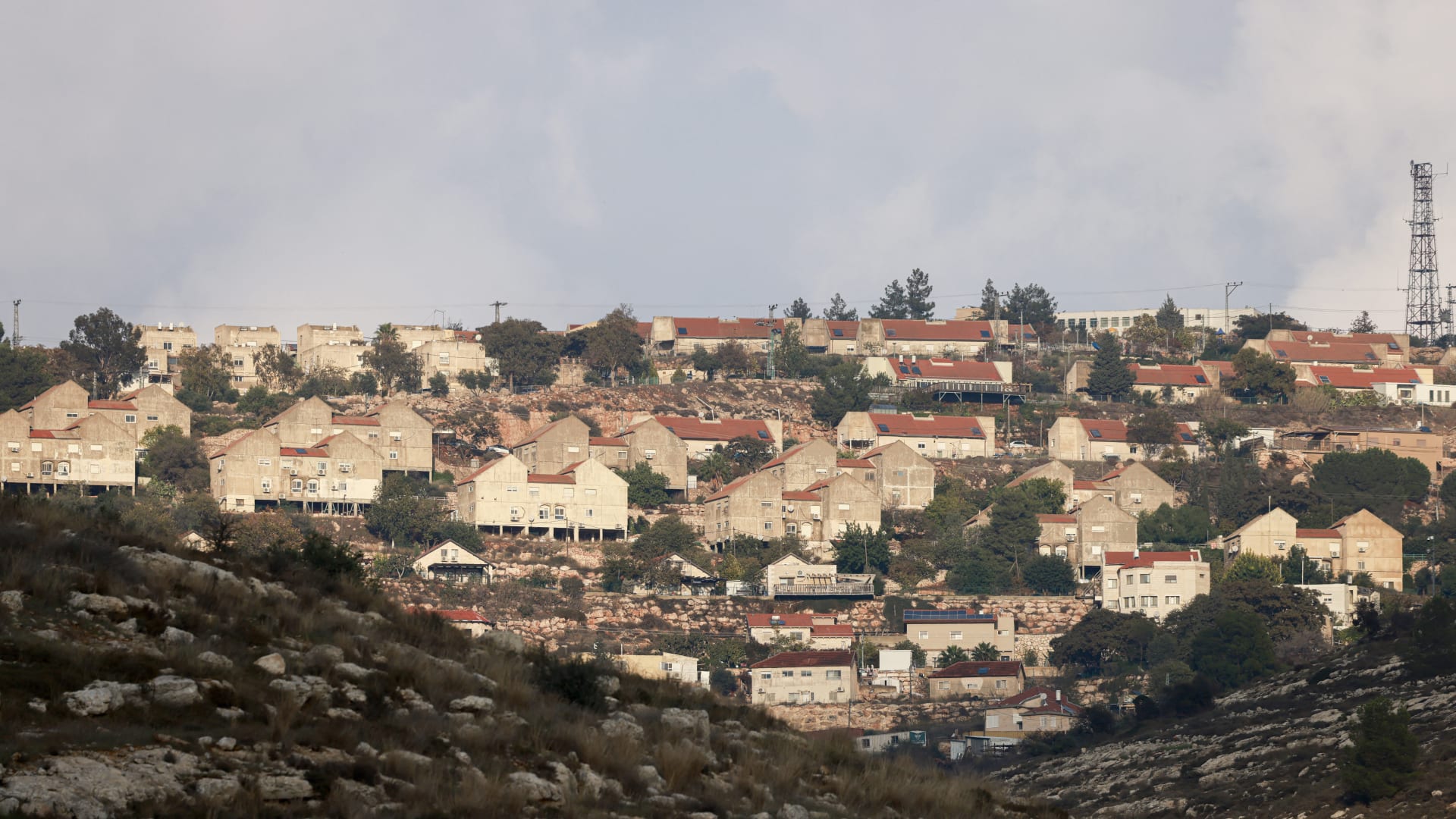 إسرائيل توافق على إنشاء 19 بؤرة استيطانية بتوسع كبير بالضفة