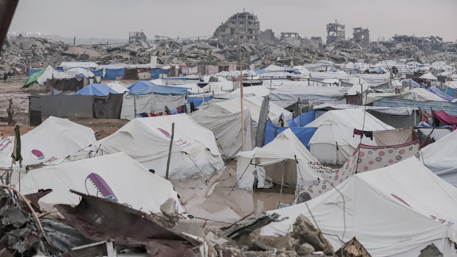 البرد والعواصف في غزة.. ماذا حصل للفلسطينيين وعدد الضحايا؟