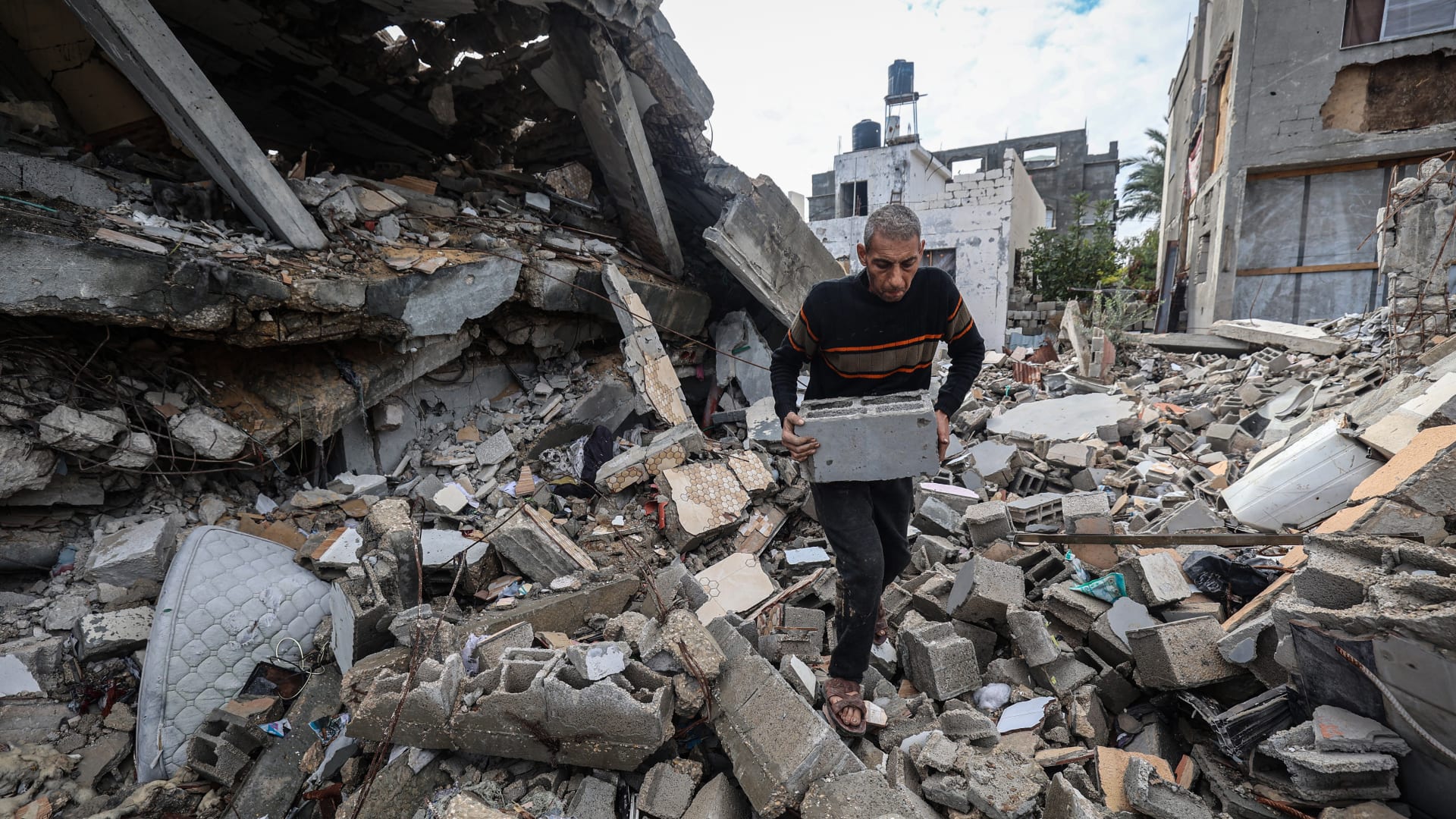 أول تعليق من حماس على مقتل القيادي البارز رائد سعد وآخرين في غزة