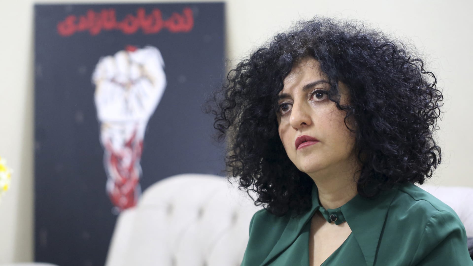 أسرة الناشطة نرجس محمدي: نُقلت للمستشفى مرتين منذ اعتقالها في إيران