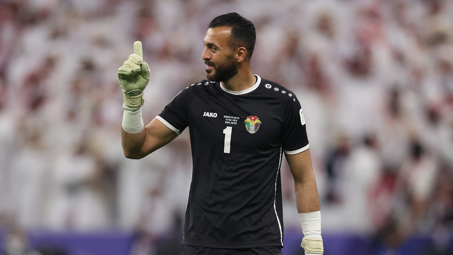 طالبه بـ"التواضع أكثر".. جدل حول تصريح حارس الأردن عن سالم الدوسري