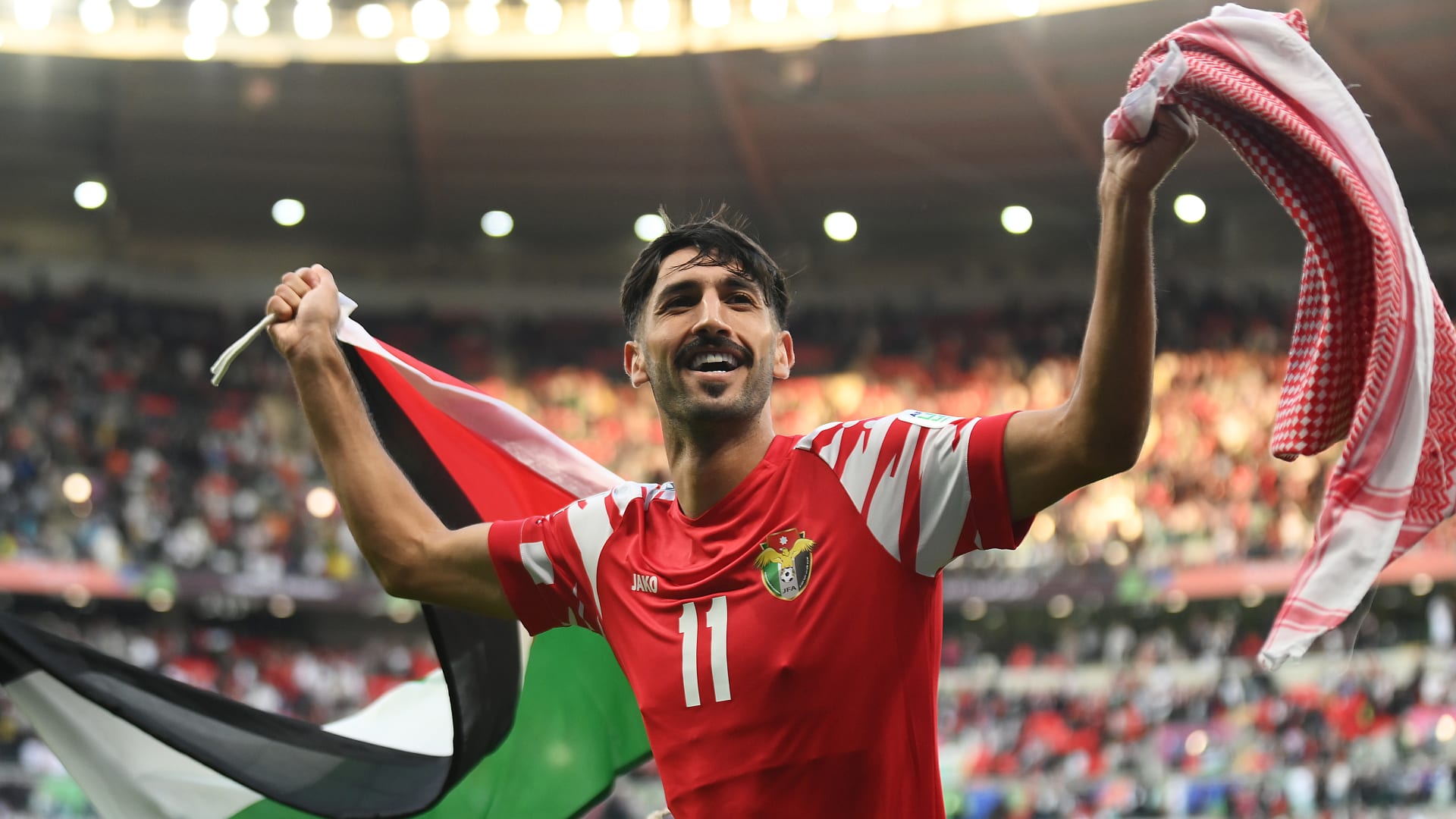 اطمأن عليه بعد إصابته.. يزن النعيمات ينشر صورًا من لقائه بولي العهد الأردني ويعلق