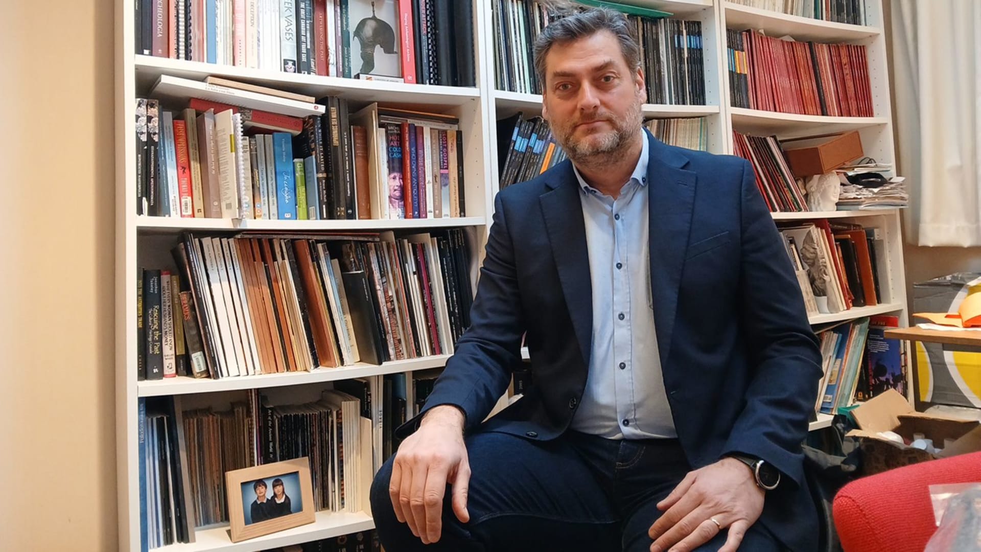 ساهم بالعديد من الاكتشافات.. عالم الآثار الجنائية هذا في مهمة بحث عن الكنوز المهرّبة