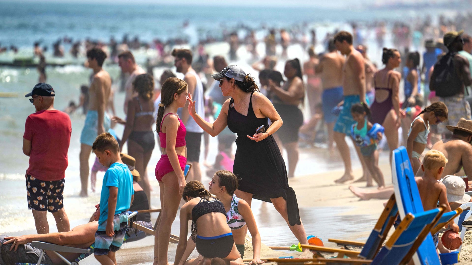 الغذاء والدواء تقترح إضافة مكوّن جديد إلى واقيات الشمس!