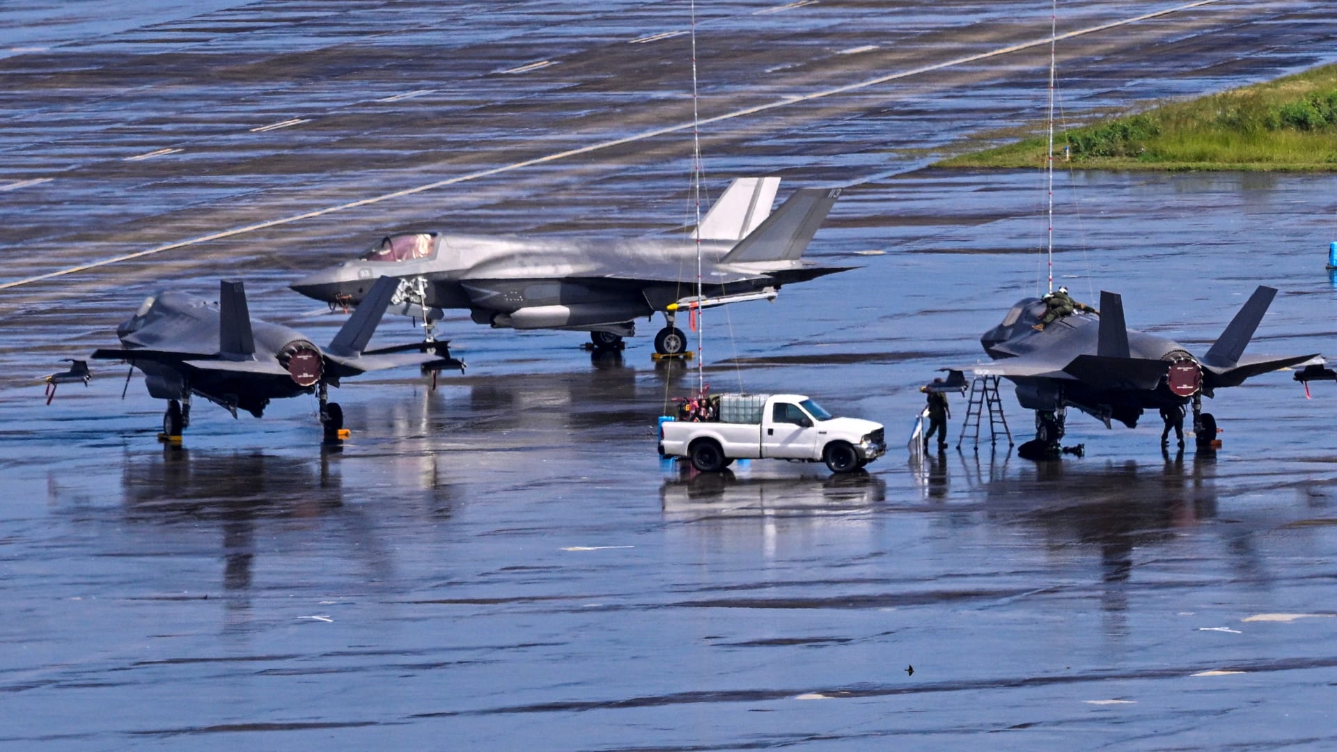 "وسط حصار لفنزويلا".. ضربة أمريكية على قارب مزعوم لتهريب المخدرات تقتل 4 أشخاص