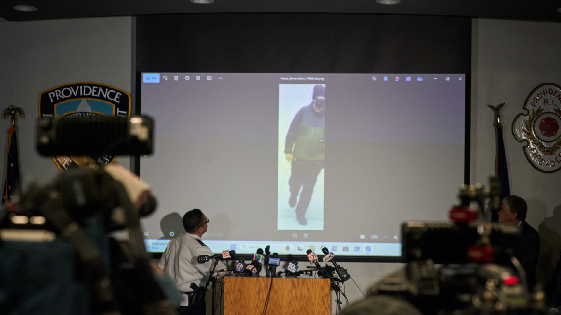 عثرات بالبحث عن مطلق النار بجامعة براون تؤدي للقبض على الشخص الخطأ