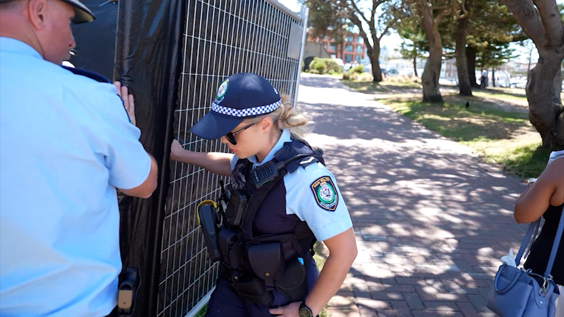 شاهد ما رصدته CNN بعد إعادة فتح شاطئ بوندي الذي شهد الهجوم المروع