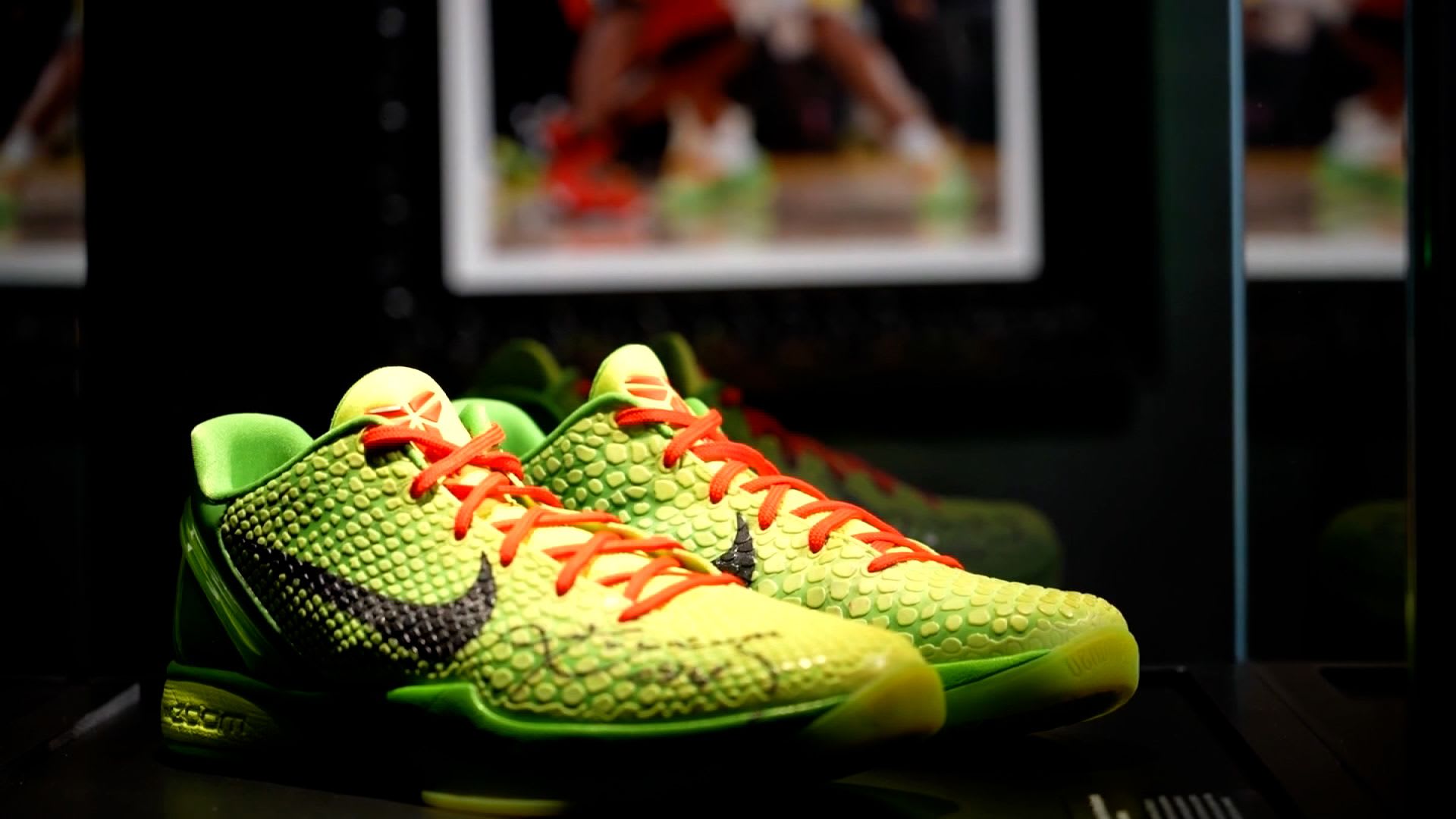 قد يتجاوز سعره 10 ملايين دولار.. عرض حذاء كوبي براينت الأيقوني للبيع في مزاد