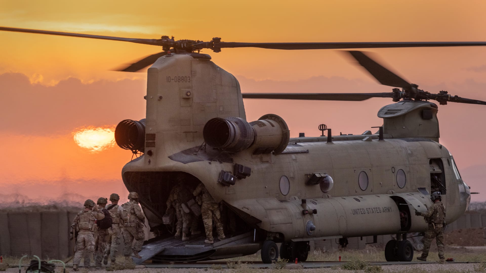 أول تعليق لإدارة ترامب بشأن الغارات على "داعش سوريا"