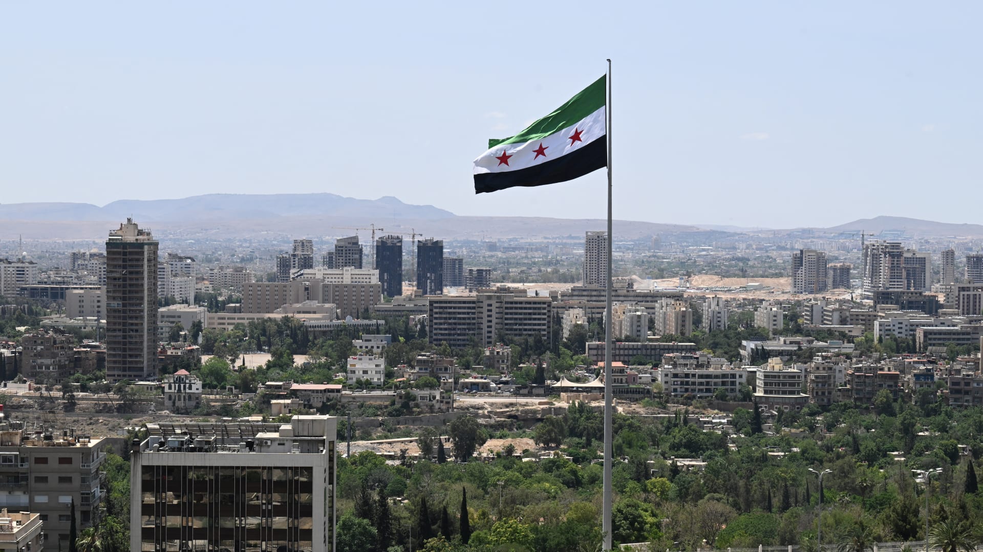 أول بيان من الحكومة السورية بعد الغارات الأمريكية على "داعش"