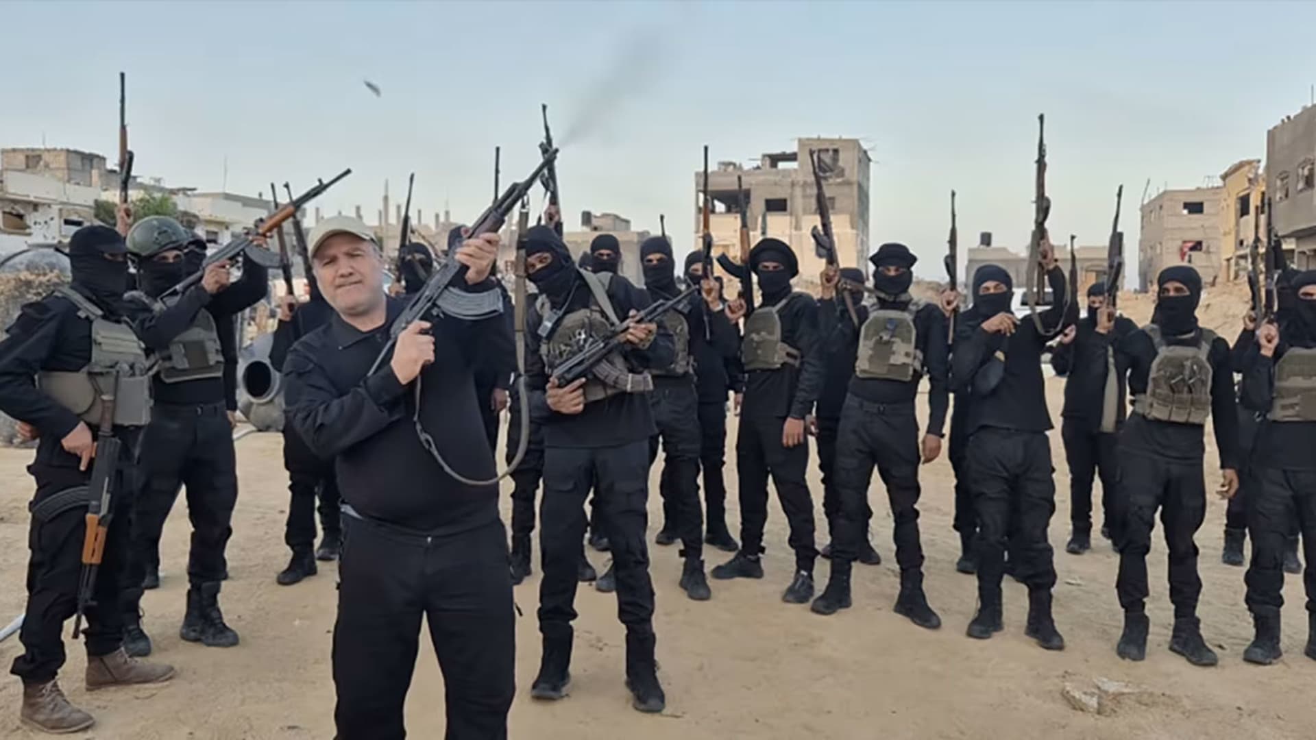 غزة.. 5 عصابات مسلحة على الأقل تتنافس لملء فراغ حماس.. ماذا نعلم؟