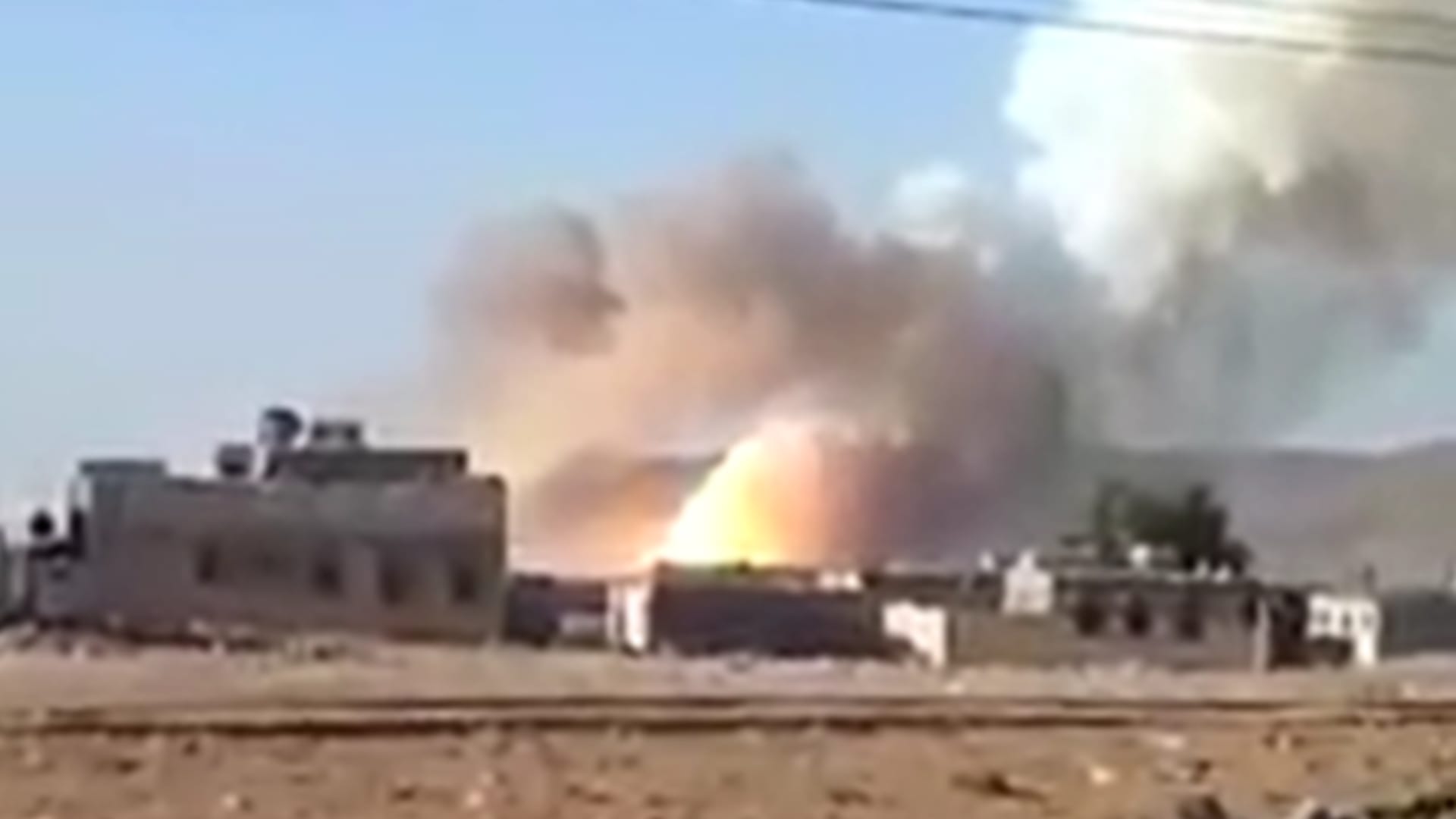 فيديو منسوب لـ"قصف جوي على موقع حوثي في مكيراس" باليمن.. هذه حقيقته