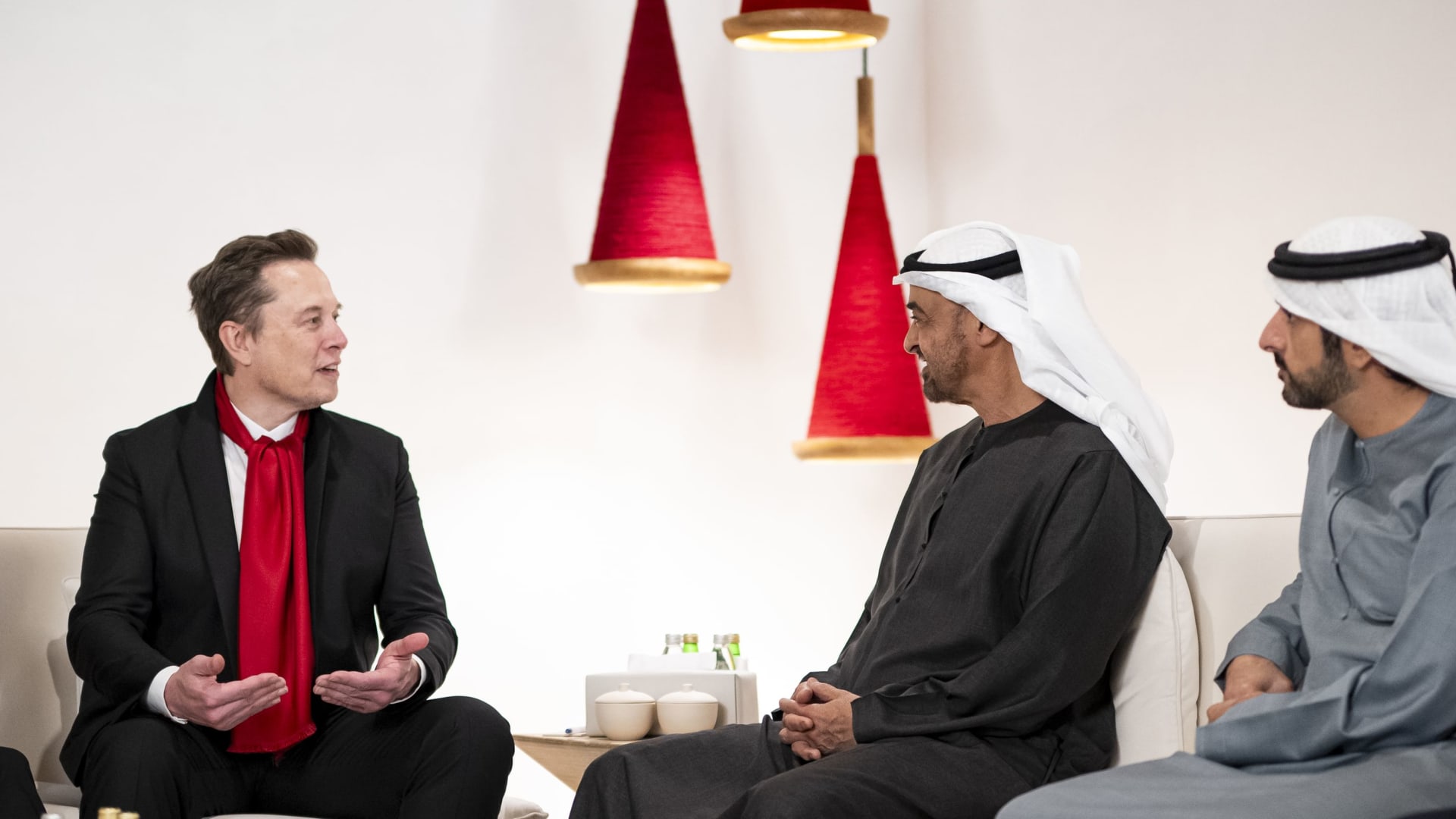 محمد بن زايد يبحث مع إيلون ماسك مستقبل الذكاء الاصطناعي والتكنولوجيا المتقدمة