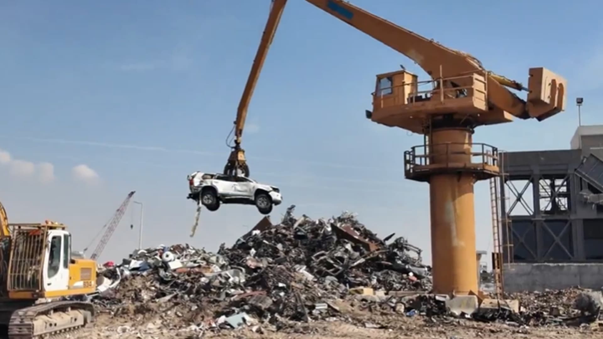 الكويت.. الداخلية تنشر لقطات لكبس مركبتين وتوضح السبب