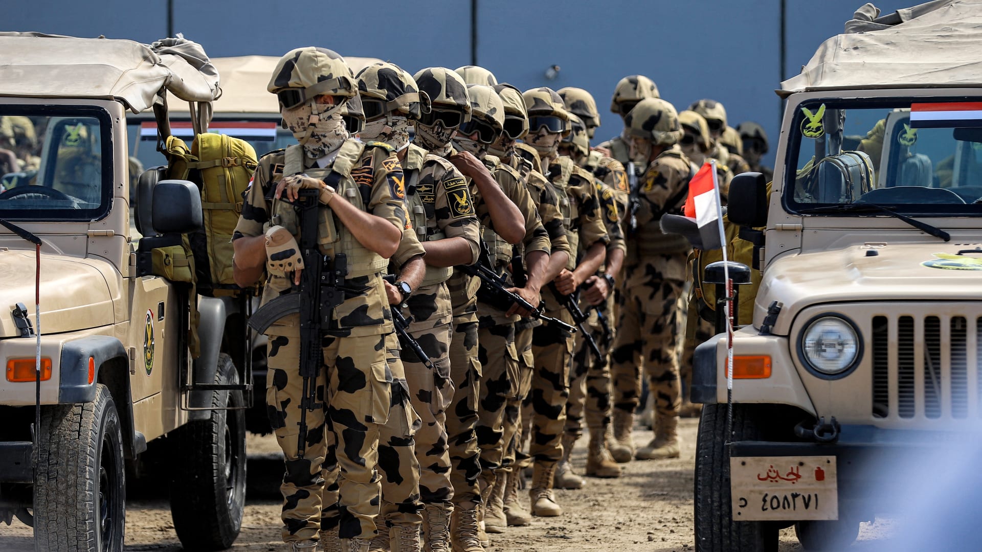 بيان من الجيش المصري بشأن ما أثارته وثائق منسوبة له حول منح ضباط امتيازات