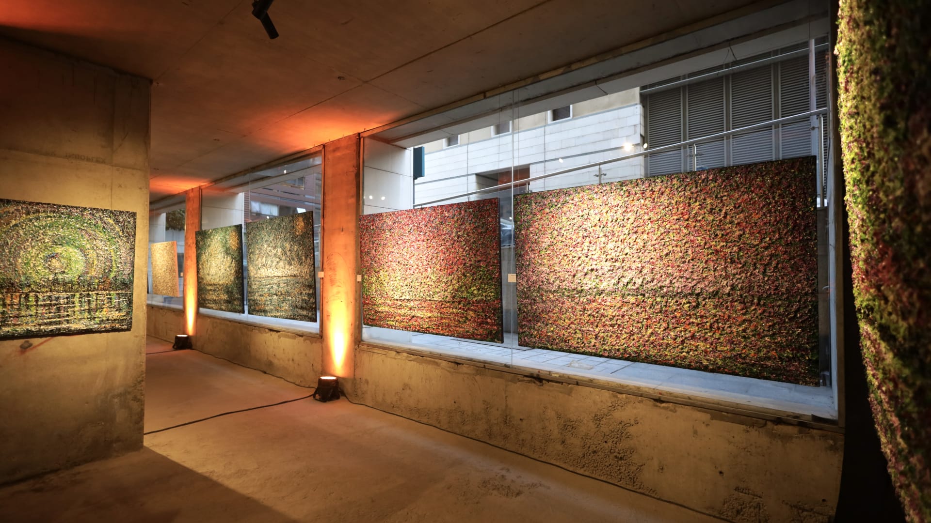 راوية زنتوت.. مقاربة تشكيلية تتجاوز السطح التقليدي للأعمال الفنيّة