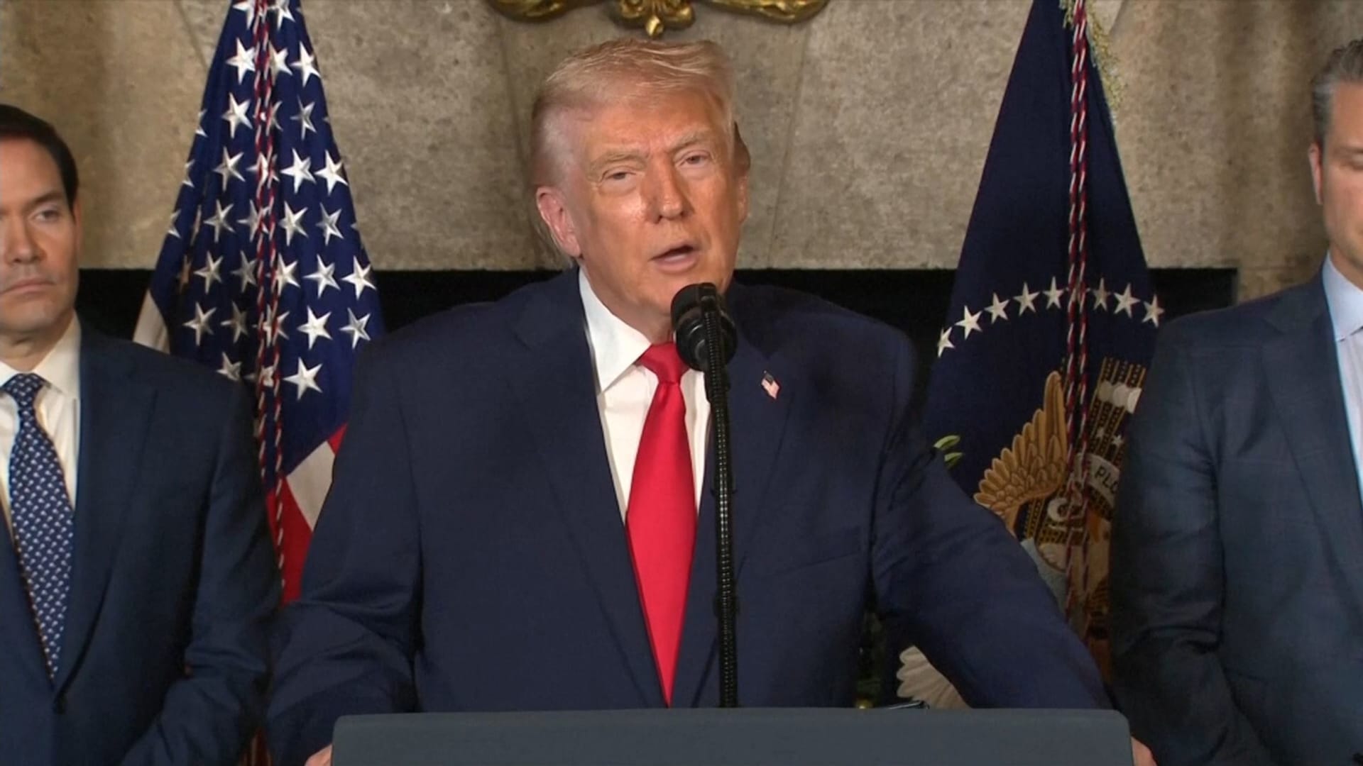 "أكره ظهورها".. شاهد أول تعليق من ترامب على أحدث الصور المنشورة من ملفات إبستين