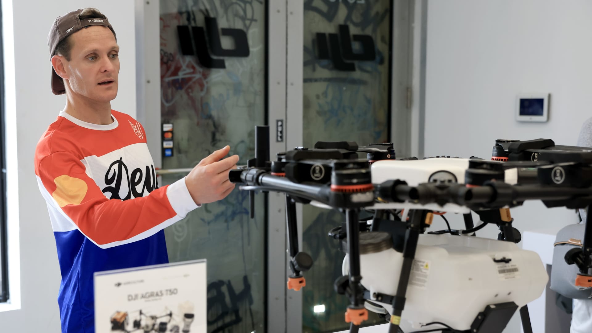 في ضربة للصين.. أمريكا تحظر استيراد جميع الطرازات الجديدة من الطائرات المسيرة