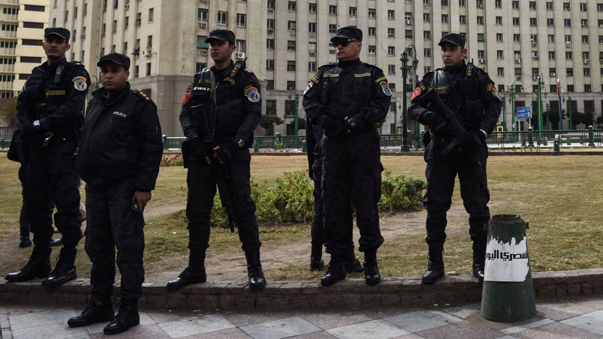 مصر.. فيديوهات لفتاة "مخلة بالآداب" في الإسكندرية والأمن يرد