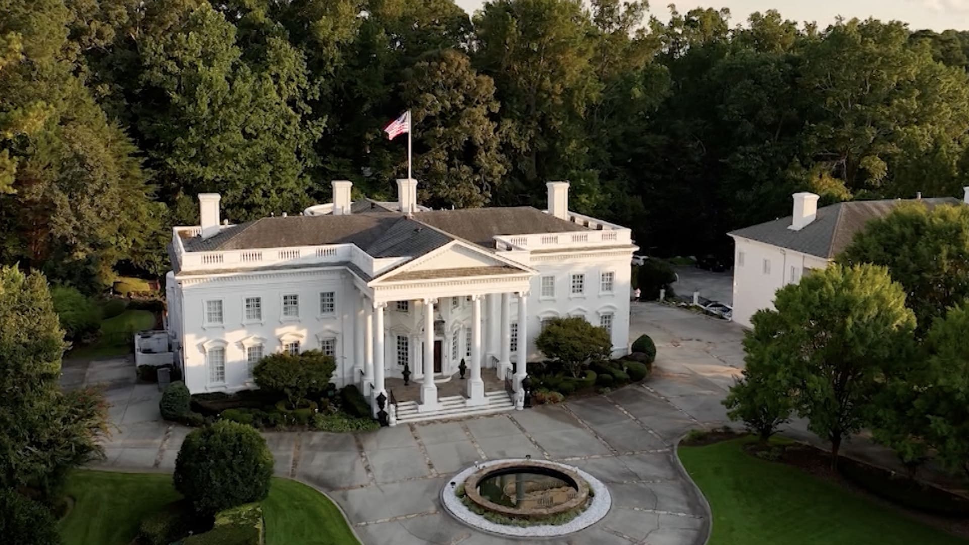 نسخة مذهلة من البيت الأبيض في أتلانتا معروضة للبيع بـ35 مليون دولار.. كيف تبدو؟
