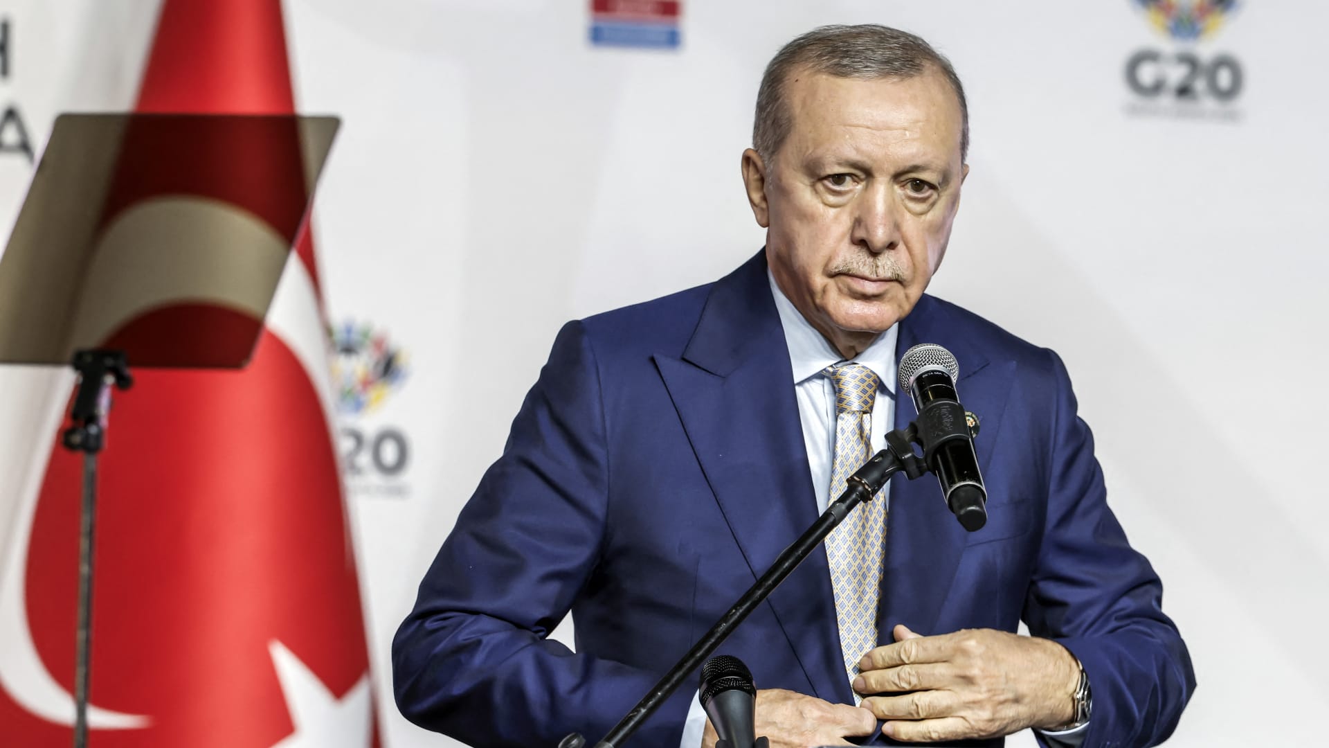 أردوغان يعبر عن تعازيه لرئيس حكومة الوحدة في سقوط طائرة رئيس الأركان الليبي