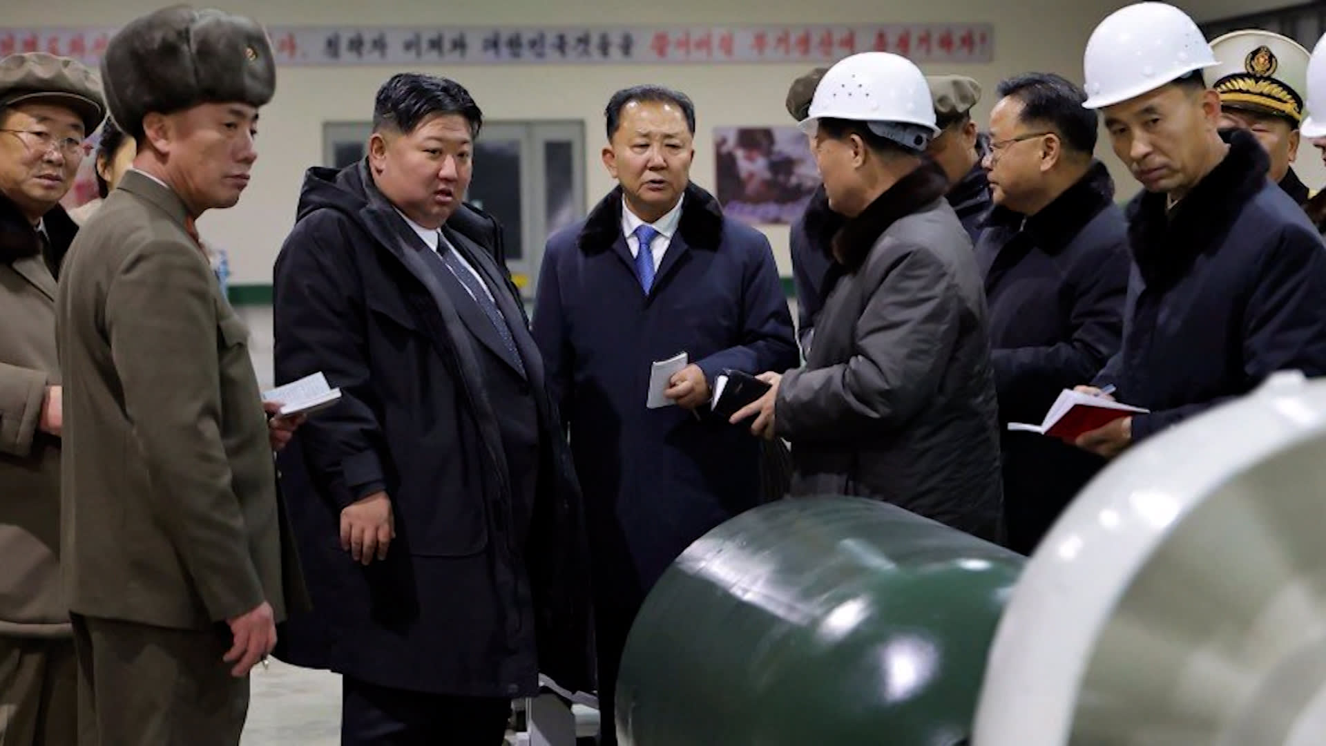 كوريا الشمالية تنشر صور "غواصة نووية" جديدة.. وبوتين يشيد بـ"الدور البطولي" لبيونغ يانغ في كورسك