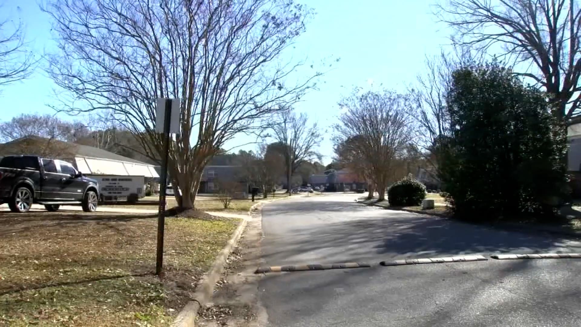 مراهقون يباغتون فتاة ويقتلونها أمام شقيقتها في وضح النهار بأمريكا