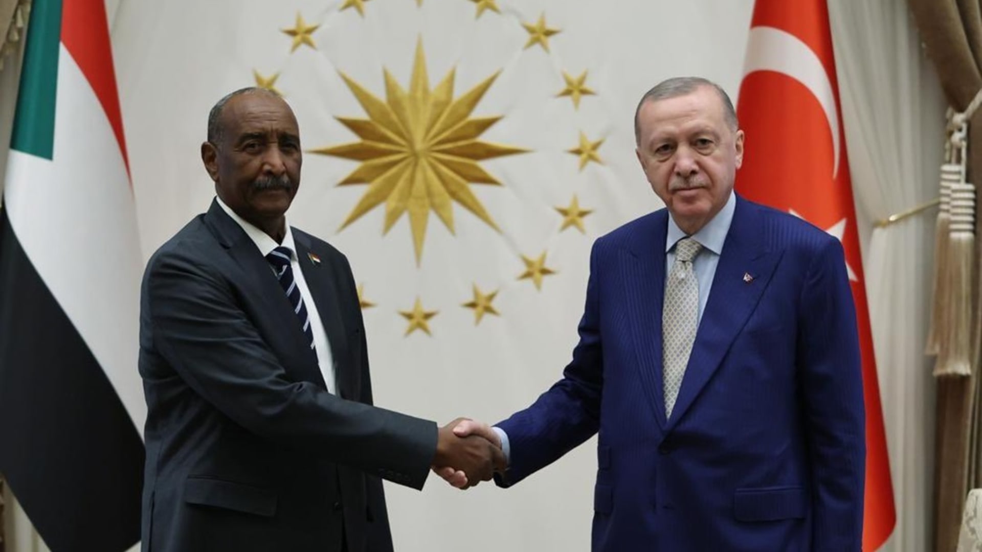 البرهان يجري مباحثات حول السودان مع أردوغان في أنقرة