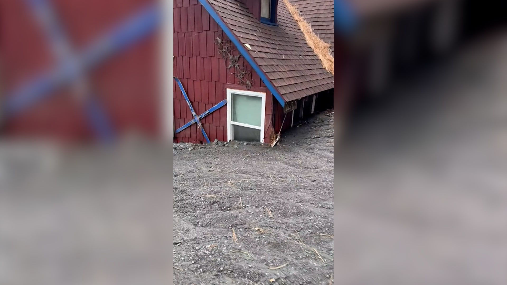 مشاهد صادمة لعاصفة مدمّرة في كاليفورنيا.. منازل وسيارات تحت الوحل