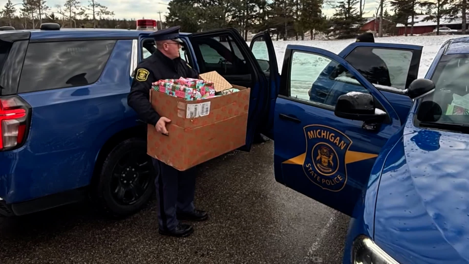 965 كيلومترًا من التضامن.. هدايا تحارب اليأس في غرفة الطفلة فيلا