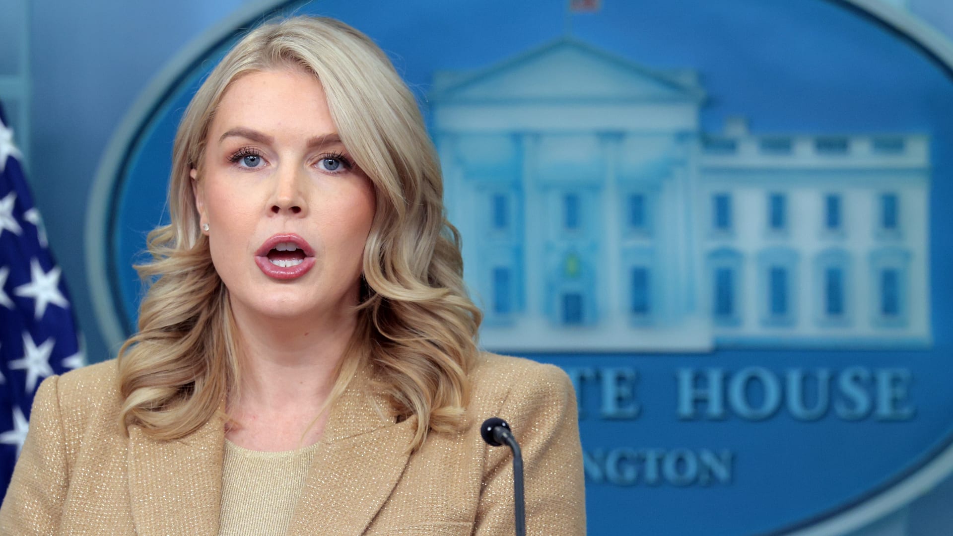 المتحدثة باسم البيت الأبيض تعلن أنها حامل