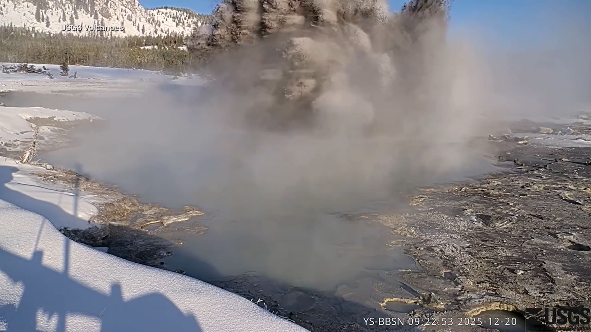 انفجار حوض حراري في منتزه يلوستون الوطني يفاجئ السيّاح وكاميرات توثّق اللحظة