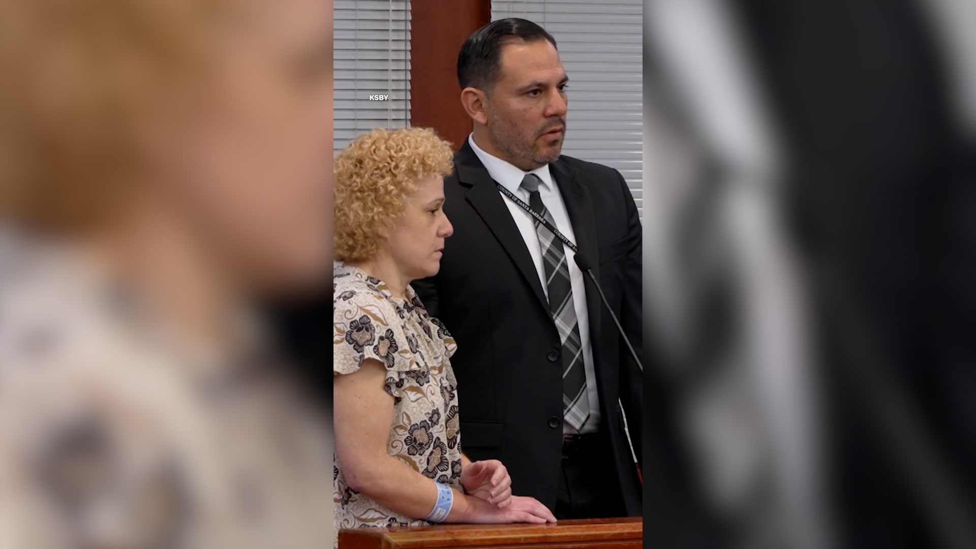 أم متهمة بقتل ابنتها بوحشية تدفع ببرائتها أمام القاضي.. شاهد رد الفعل داخل المحكمة