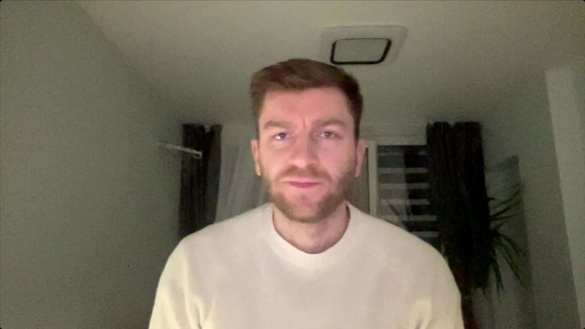 قبيل لقاء ترامب وزيلينسكي روسيا تشن موجة من الهجمات على كييف.. صحفي أوكراني يصف المشهد