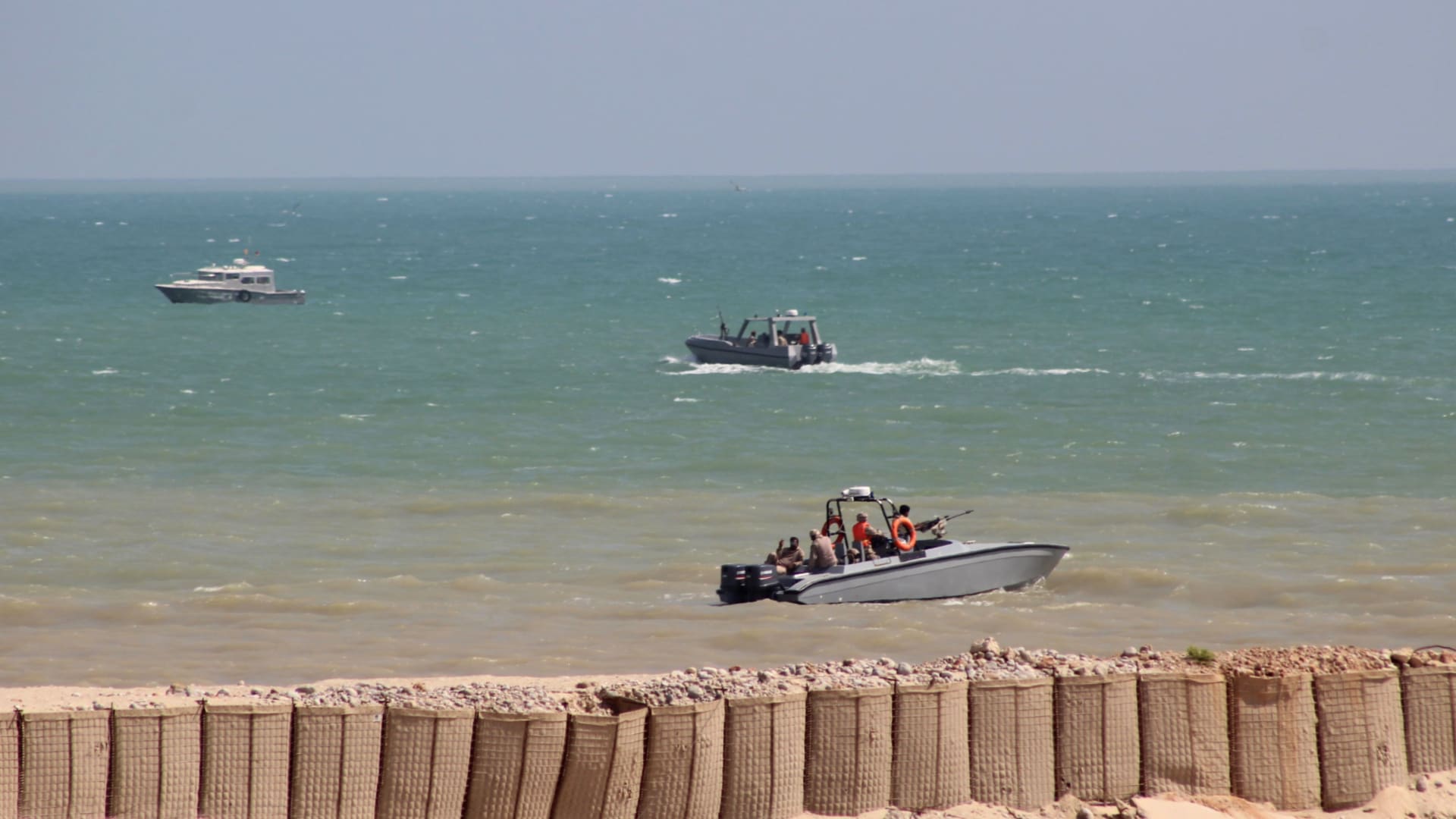 رئيس أركان الجيش اليمني يعلق على ضربة التحالف الذي تقوده السعودية في ميناء المكلا