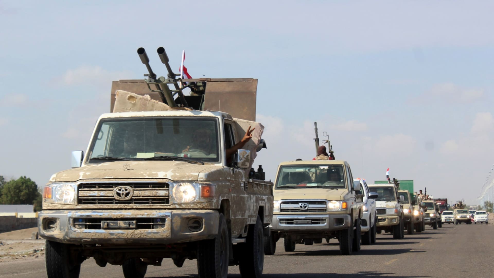 اليمن.. أعضاء في "القيادة الرئاسي" يرفضون قرارات العليمي الأخيرة